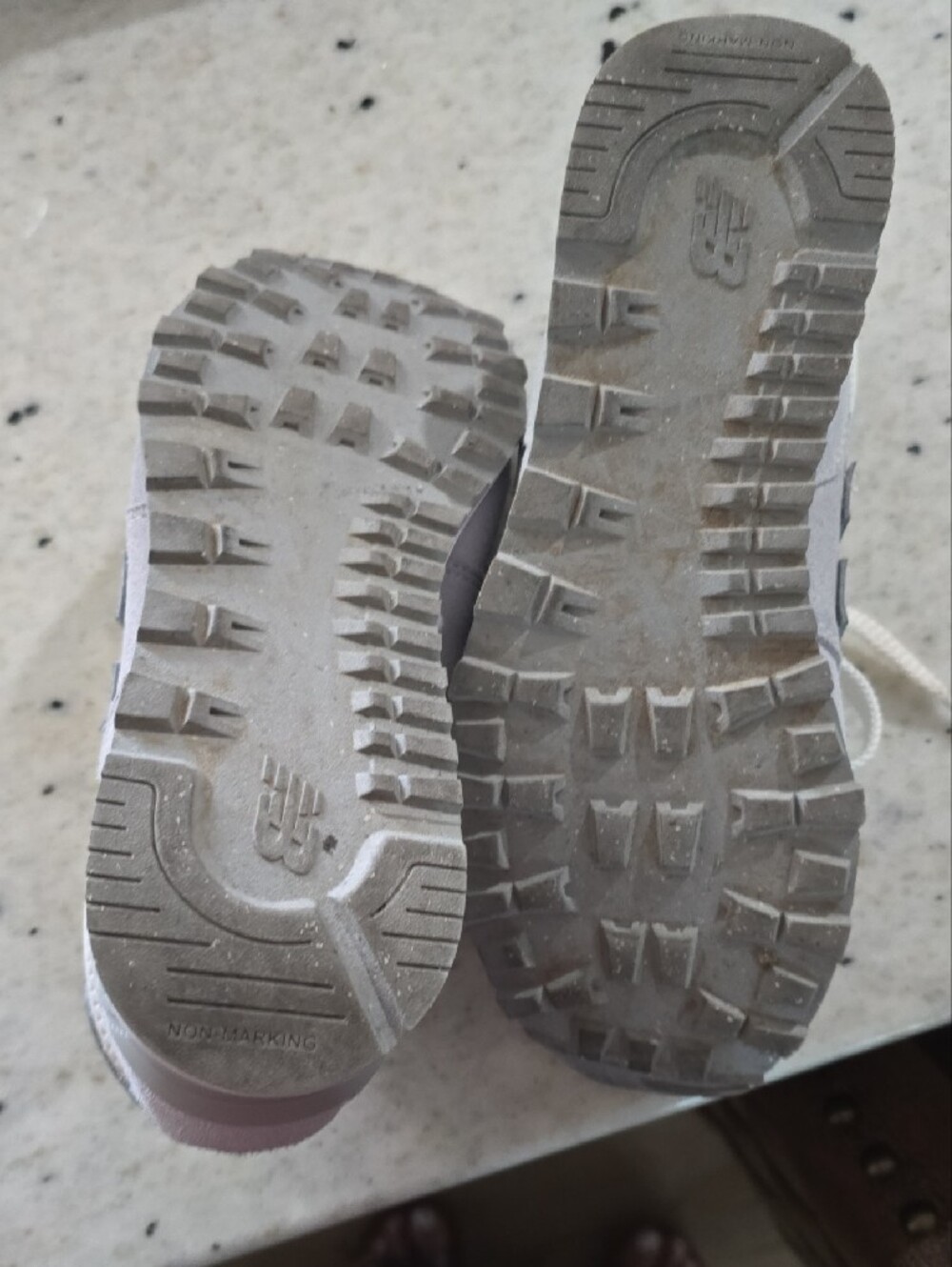 New Balance Kids Sneakers in Light Gray and White with Navy Accents - Picture 5 of 6